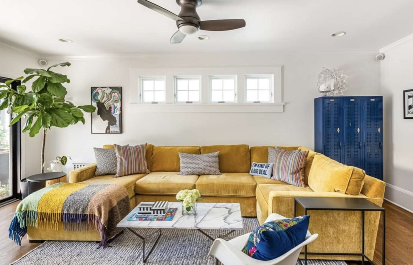 How to Decorate a Small Living Room Without Clutter